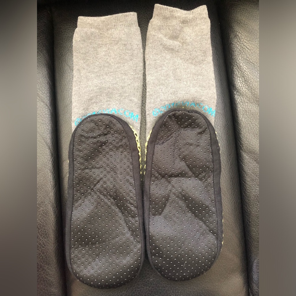 SpongeBob SquarePants nerd footie socks to walk around the house NWOT! - Picture 2 of 2